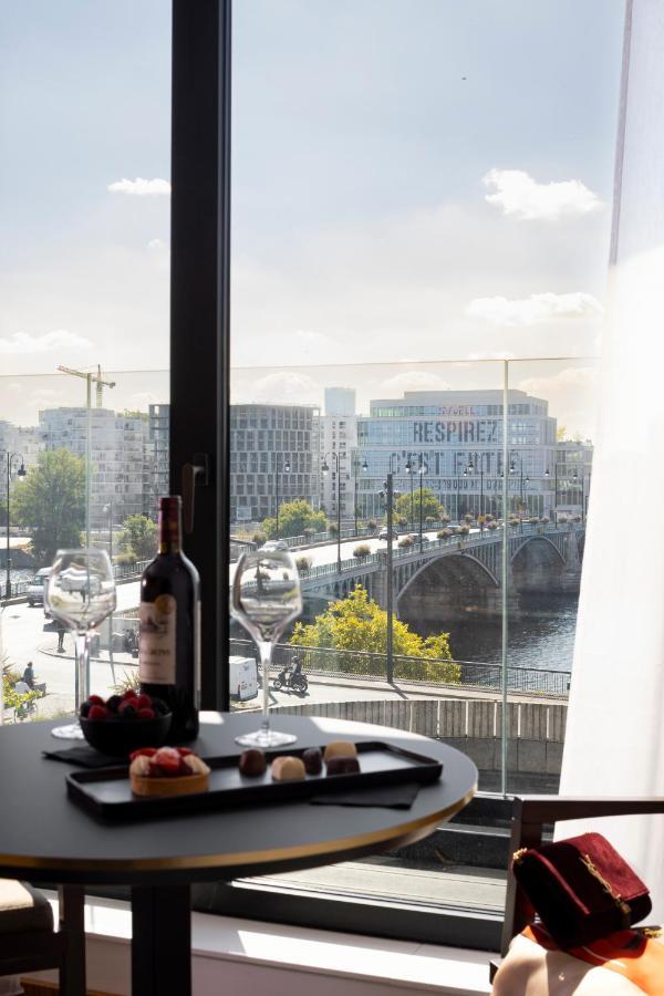 Howard Sur Seine - Asnieres Paris La Defense Exterior photo